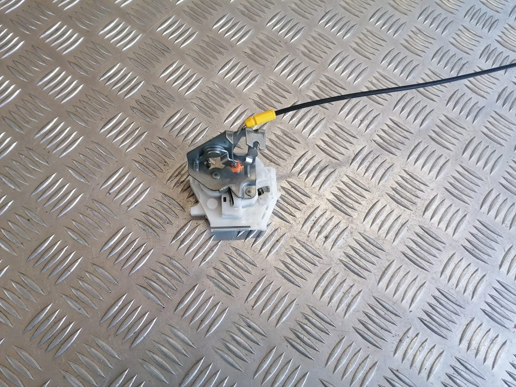 Bagāžnieka vāka slēdzene priekš CITROEN C-CROSSER 2009 3 Bagāžnieka vāka slēdzene priekš CITROEN C-CROSSER 2009