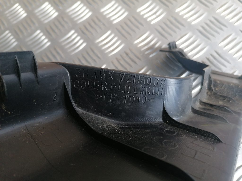 Vidējas salona statnes apdare priekš CITROEN C-CROSSER 2009 3 Vidējas salona statnes apdare priekš CITROEN C-CROSSER 2009