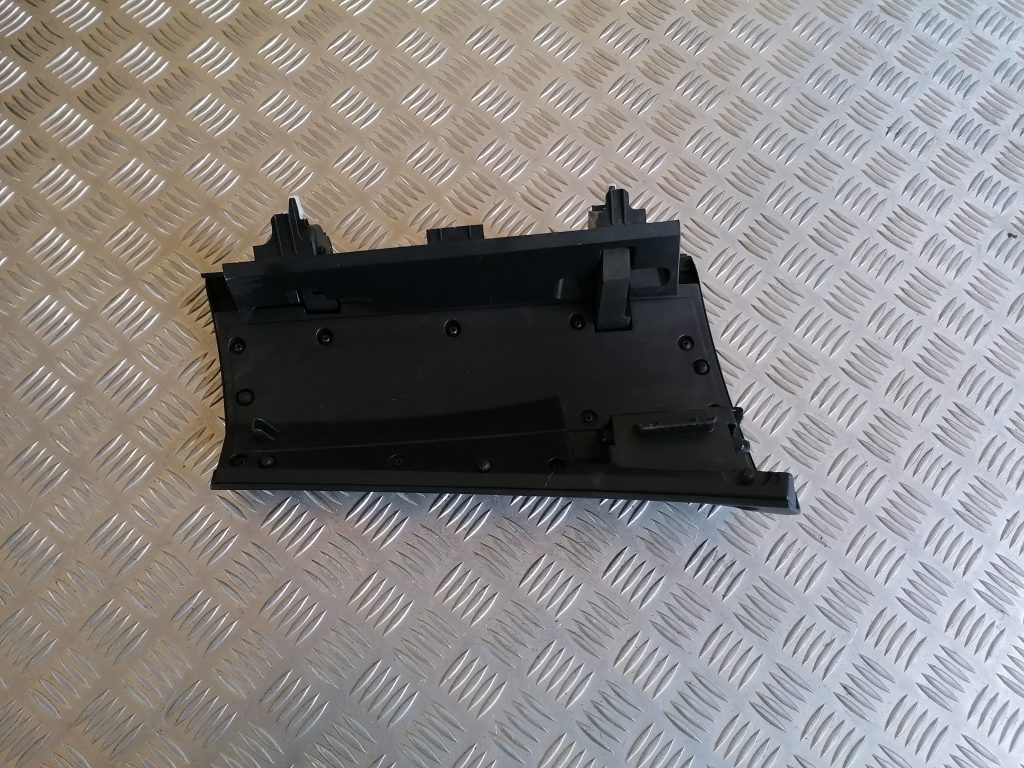 Mantu glabāšanas nodalījums pasažiera pusē priekš CITROEN C-CROSSER 2009 2 Mantu glabāšanas nodalījums pasažiera pusē priekš CITROEN C-CROSSER 2009