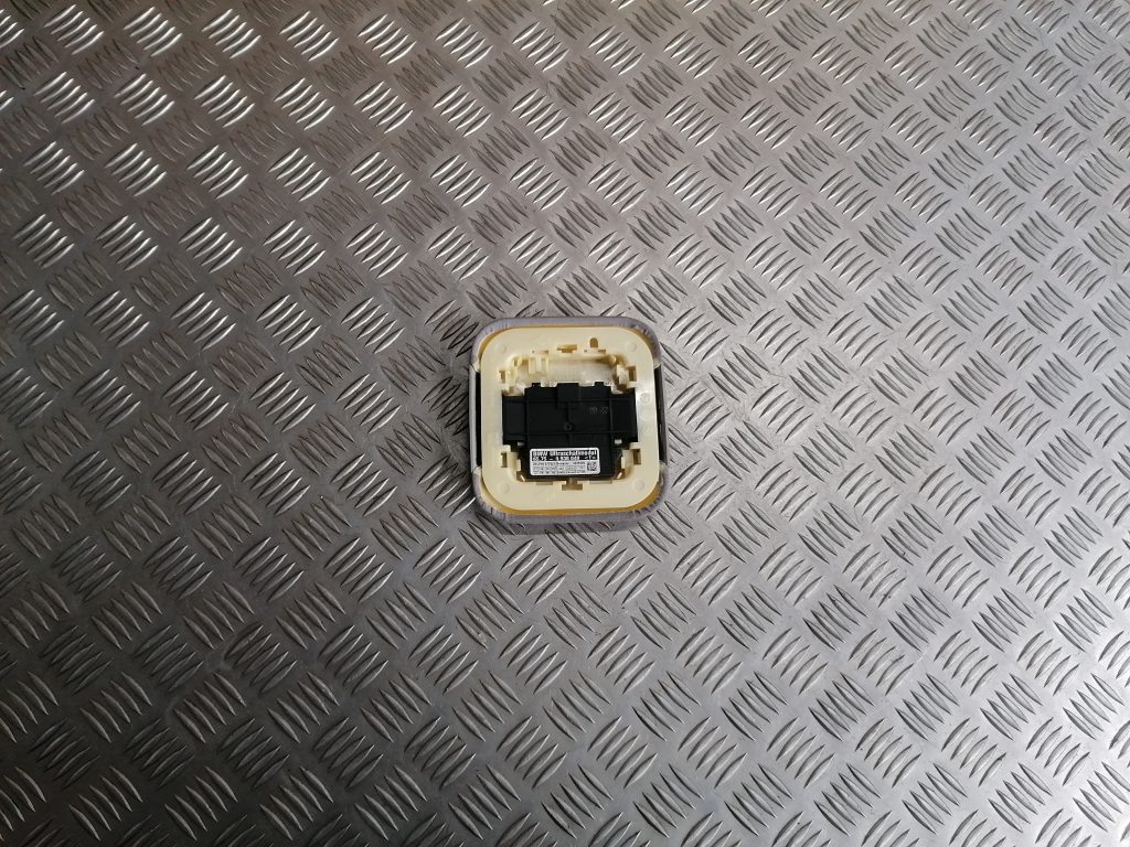 Signalizācijas vadības bloks priekš BMW 320D E46 2004 TOURING 2 Signalizācijas vadības bloks priekš BMW 320D E46 2004 TOURING