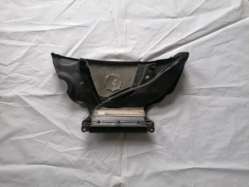 Dzinēja dekoratīvais vāks priekš BMW 320D E46 2004 TOURING 2 Dzinēja dekoratīvais vāks priekš BMW 320D E46 2004 TOURING