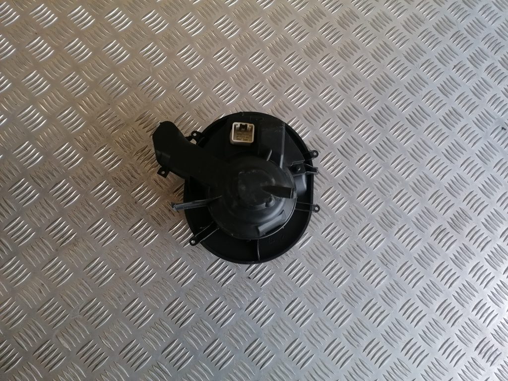 Salona ventilators priekš VOLVO XC70 2007 2 Salona ventilators priekš VOLVO XC70 2007