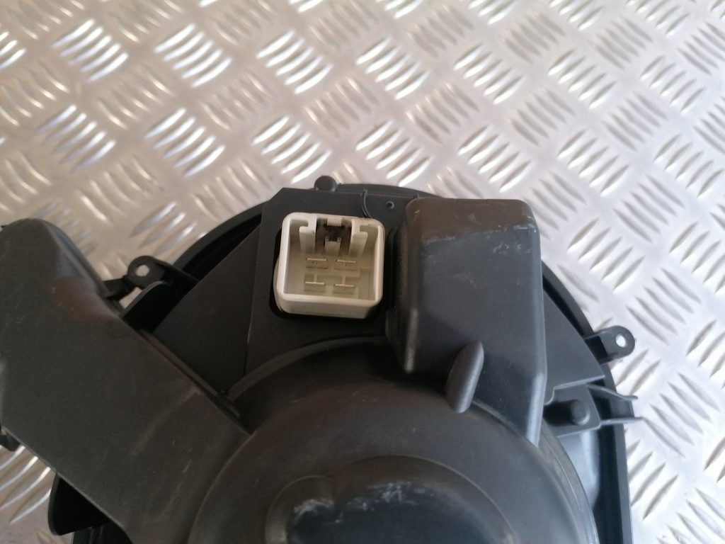 Salona ventilators priekš VOLVO XC70 2007 3 Salona ventilators priekš VOLVO XC70 2007