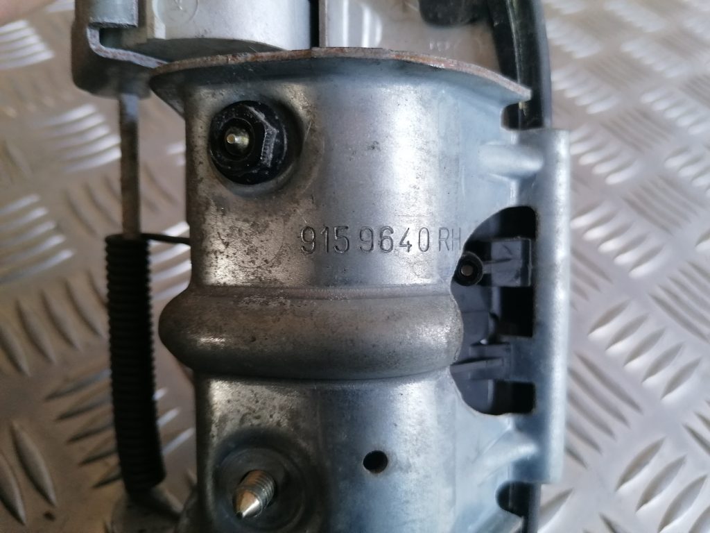 Priekšējāis labais durvju rokturis priekš VOLVO XC70 2007 4 Priekšējāis labais durvju rokturis priekš VOLVO XC70 2007