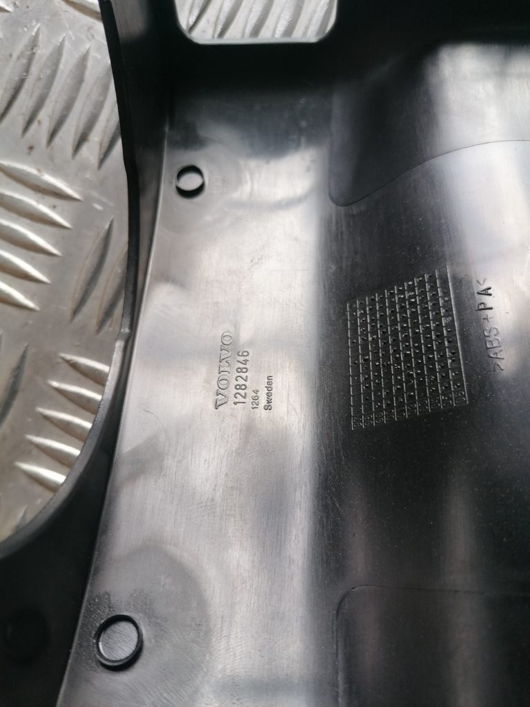 Stūres statnes putekļu aizsargs (salonā) priekš VOLVO XC70 2007 3 Stūres statnes putekļu aizsargs (salonā) priekš VOLVO XC70 2007