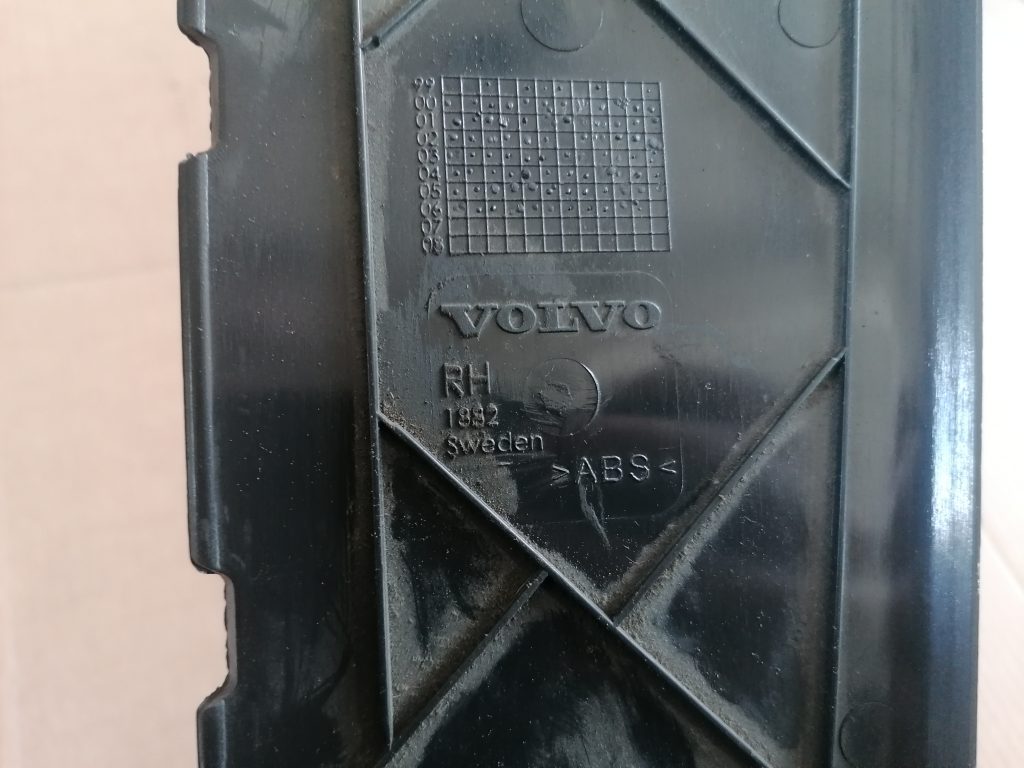 Bagāžnieka nodalījuma griestu uzlika priekš VOLVO XC70 2007 3 Bagāžnieka nodalījuma griestu uzlika priekš VOLVO XC70 2007