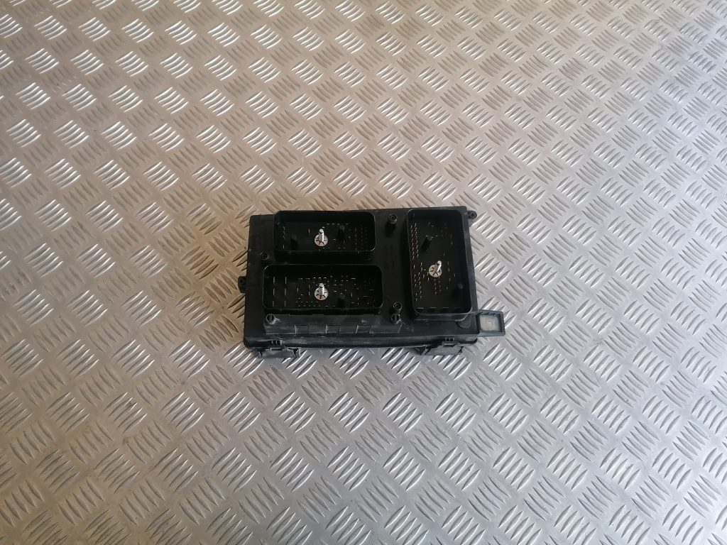 Drošinātāju bloks priekš OPEL ASTRA H 2005 3 Drošinātāju bloks priekš OPEL ASTRA H 2005