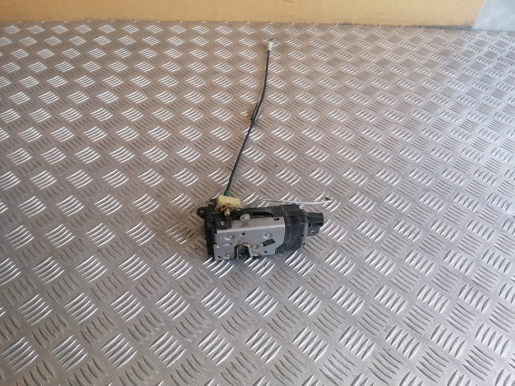 Priekšējo kreiso durvju slēdzene priekš OPEL ASTRA H 2005 1 Priekšējo kreiso durvju slēdzene priekš OPEL ASTRA H 2005