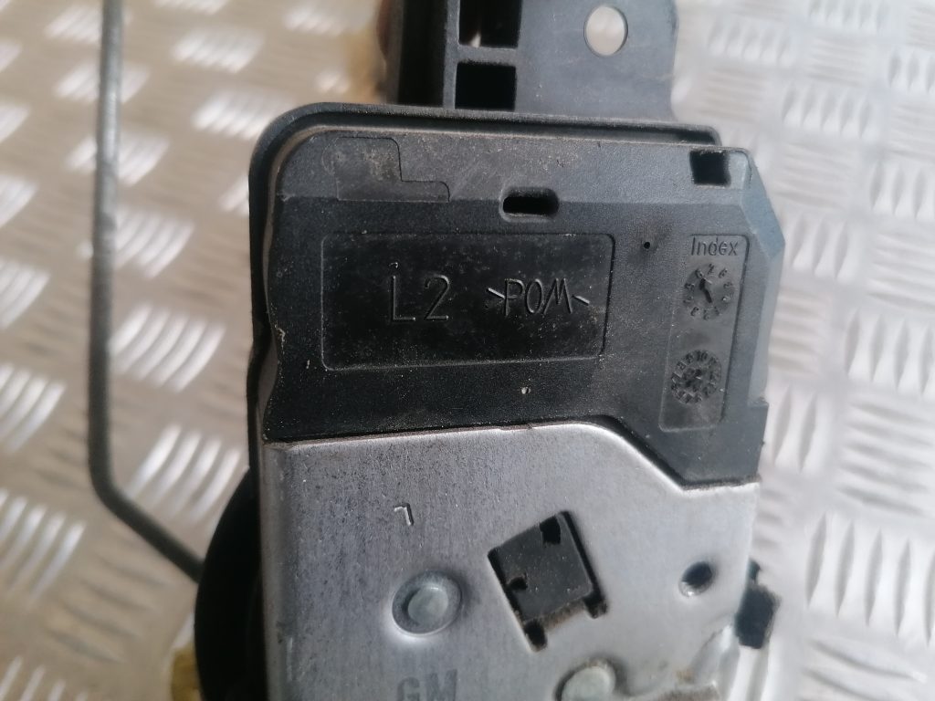 Priekšējo kreiso durvju slēdzene priekš OPEL ASTRA H 2005 3 Priekšējo kreiso durvju slēdzene priekš OPEL ASTRA H 2005