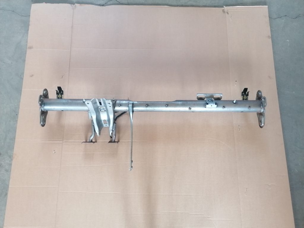 Mērinstrumentu paneļa pastiprinātājs priekš OPEL ASTRA H 2005 2 Mērinstrumentu paneļa pastiprinātājs priekš OPEL ASTRA H 2005