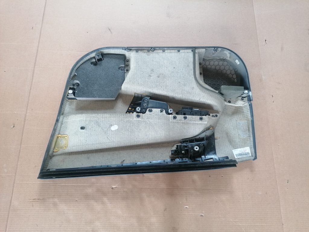 Priekšējo kreiso durvju apdare priekš OPEL ASTRA H 2005 2 Priekšējo kreiso durvju apdare priekš OPEL ASTRA H 2005