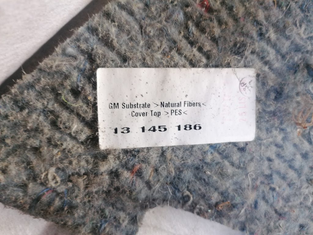 Bagāžnieka nodalījuma sānu apdare priekš OPEL ASTRA H 2005 3 Bagāžnieka nodalījuma sānu apdare priekš OPEL ASTRA H 2005