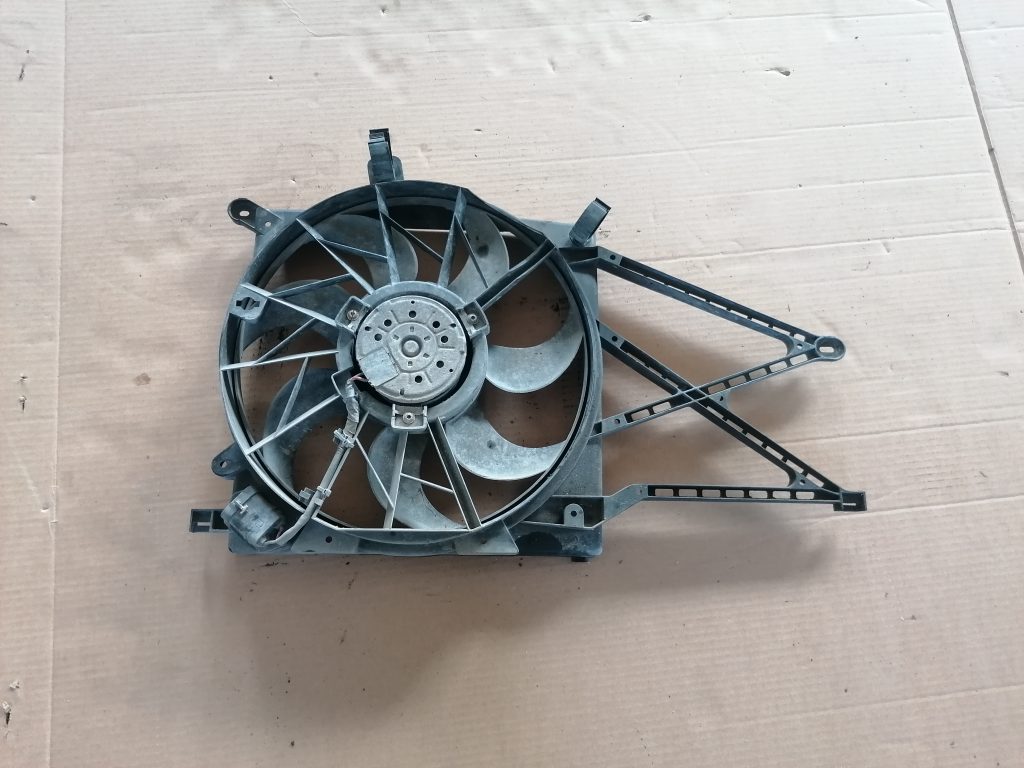 Dzesēšanas radiatora ventilators priekš OPEL ASTRA H 2005 2 Dzesēšanas radiatora ventilators priekš OPEL ASTRA H 2005
