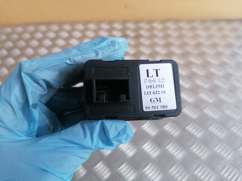 Šofera durvju slēdža pogas priekš OPEL ZAFIRA 2004 2 Šofera durvju slēdža pogas priekš OPEL ZAFIRA 2004