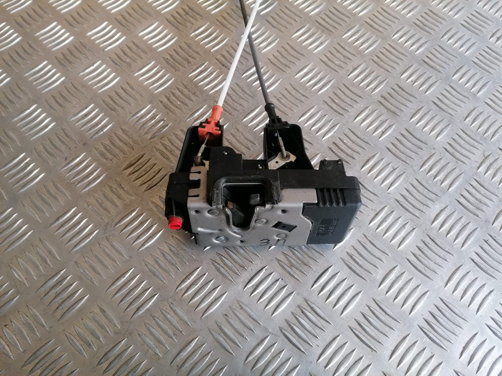 Aizmugurējo labo durvju slēdzene priekš OPEL ZAFIRA 2004 2 Aizmugurējo labo durvju slēdzene priekš OPEL ZAFIRA 2004