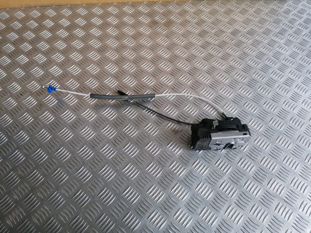 Priekšējo labo durvju slēdzene priekš OPEL ZAFIRA 2004 1 Priekšējo labo durvju slēdzene priekš OPEL ZAFIRA 2004