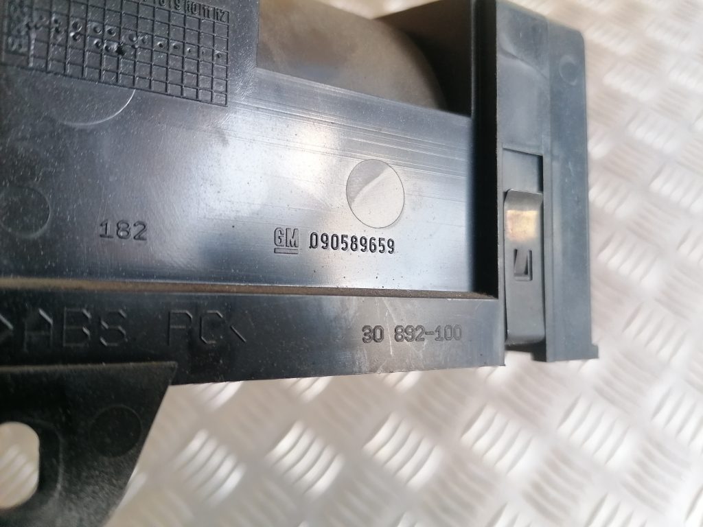 Pelnu trauks priekš OPEL ZAFIRA 2004 3 Pelnu trauks priekš OPEL ZAFIRA 2004