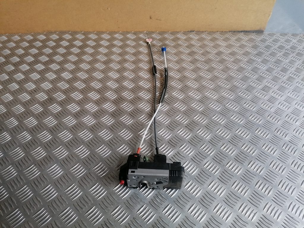 Aizmugurējo kreiso durvju slēdzene priekš OPEL ZAFIRA 2004 1 Aizmugurējo kreiso durvju slēdzene priekš OPEL ZAFIRA 2004