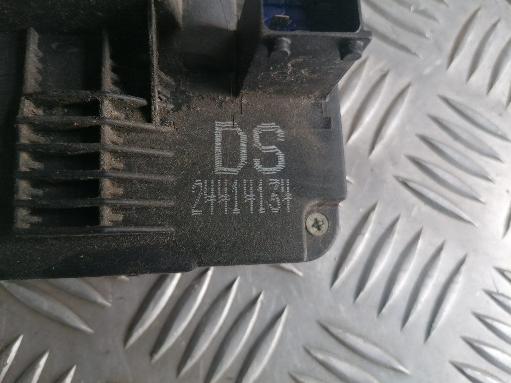 Aizmugurējo kreiso durvju slēdzene priekš OPEL ZAFIRA 2004 3 Aizmugurējo kreiso durvju slēdzene priekš OPEL ZAFIRA 2004