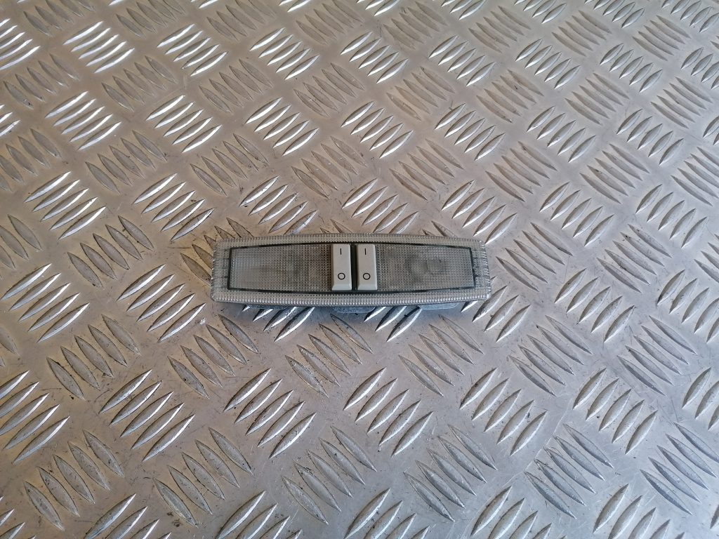 Aizmugurējo sēdvietu apgaismojums priekš OPEL ZAFIRA 2004 1 Aizmugurējo sēdvietu apgaismojums priekš OPEL ZAFIRA 2004