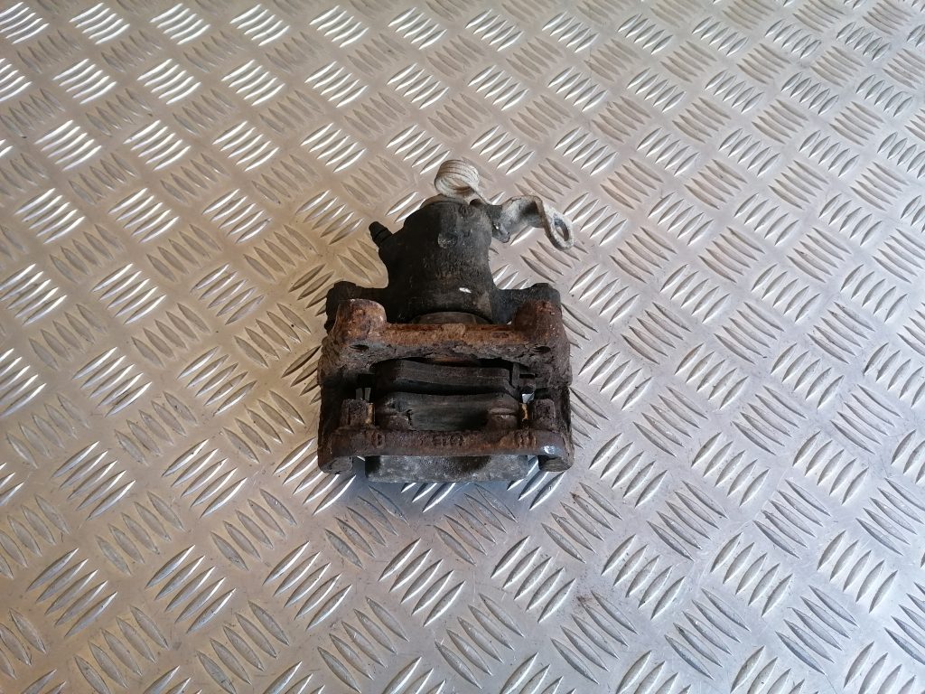 Aizmugurējais labais suports priekš OPEL ZAFIRA 2004 2 Aizmugurējais labais suports priekš OPEL ZAFIRA 2004