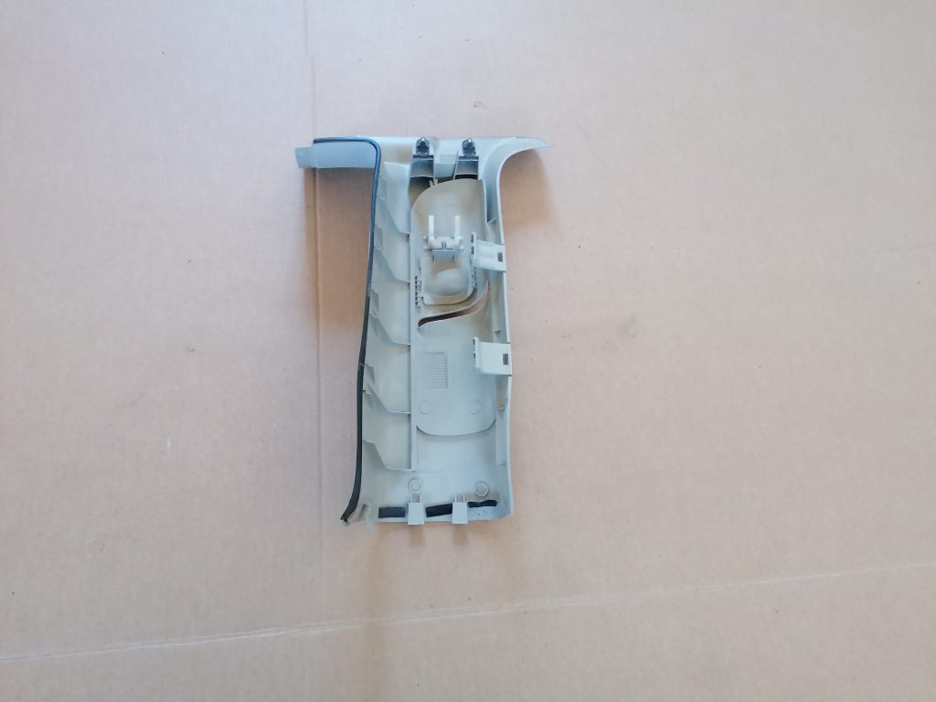 Vidējas salona statnes apdare priekš OPEL ZAFIRA 2004 2 Vidējas salona statnes apdare priekš OPEL ZAFIRA 2004