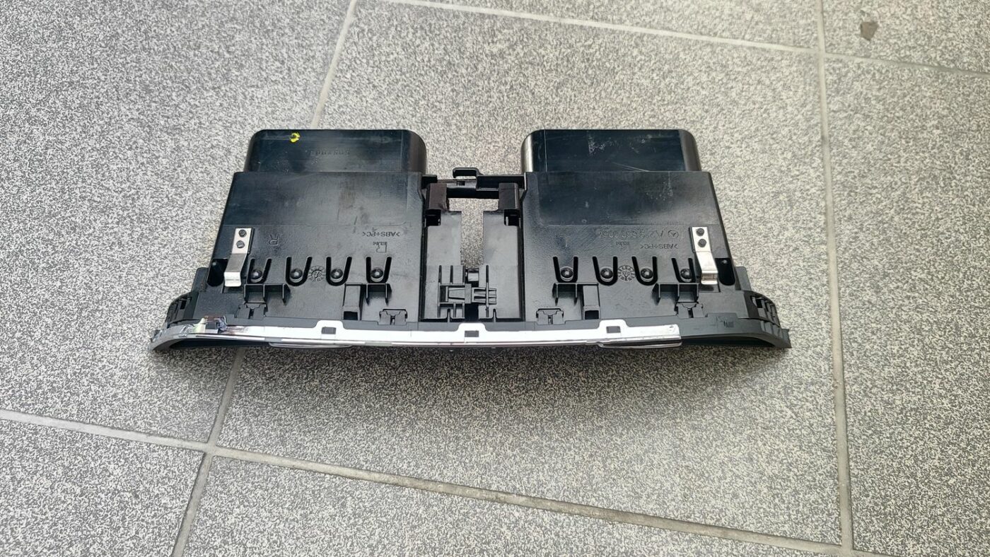 Mērinstrumentu paneļa gaisa vads, centrā priekš MERCEDES BENZ CLS 320 2005 2 Mērinstrumentu paneļa gaisa vads, centrā priekš MERCEDES BENZ CLS 320 2005