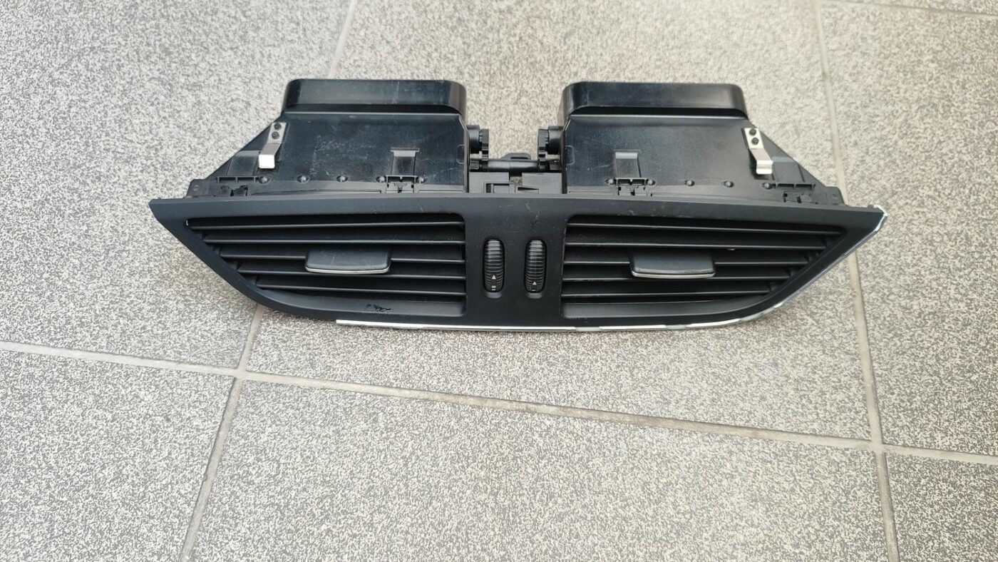 Mērinstrumentu paneļa gaisa vads, centrā priekš MERCEDES BENZ CLS 320 2005 11 Mērinstrumentu paneļa gaisa vads, centrā priekš MERCEDES BENZ CLS 320 2005