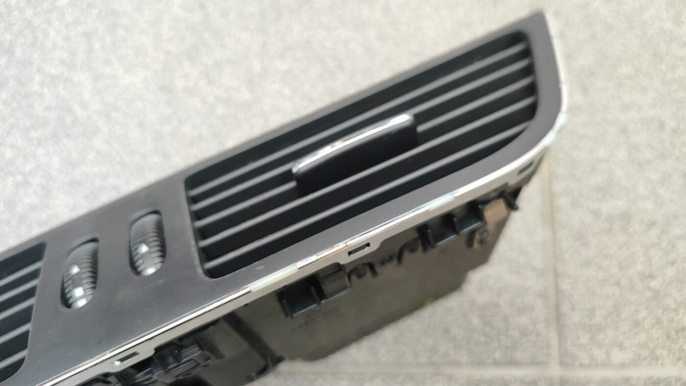 Mērinstrumentu paneļa gaisa vads, centrā priekš MERCEDES BENZ CLS 320 2005 9 Mērinstrumentu paneļa gaisa vads, centrā priekš MERCEDES BENZ CLS 320 2005