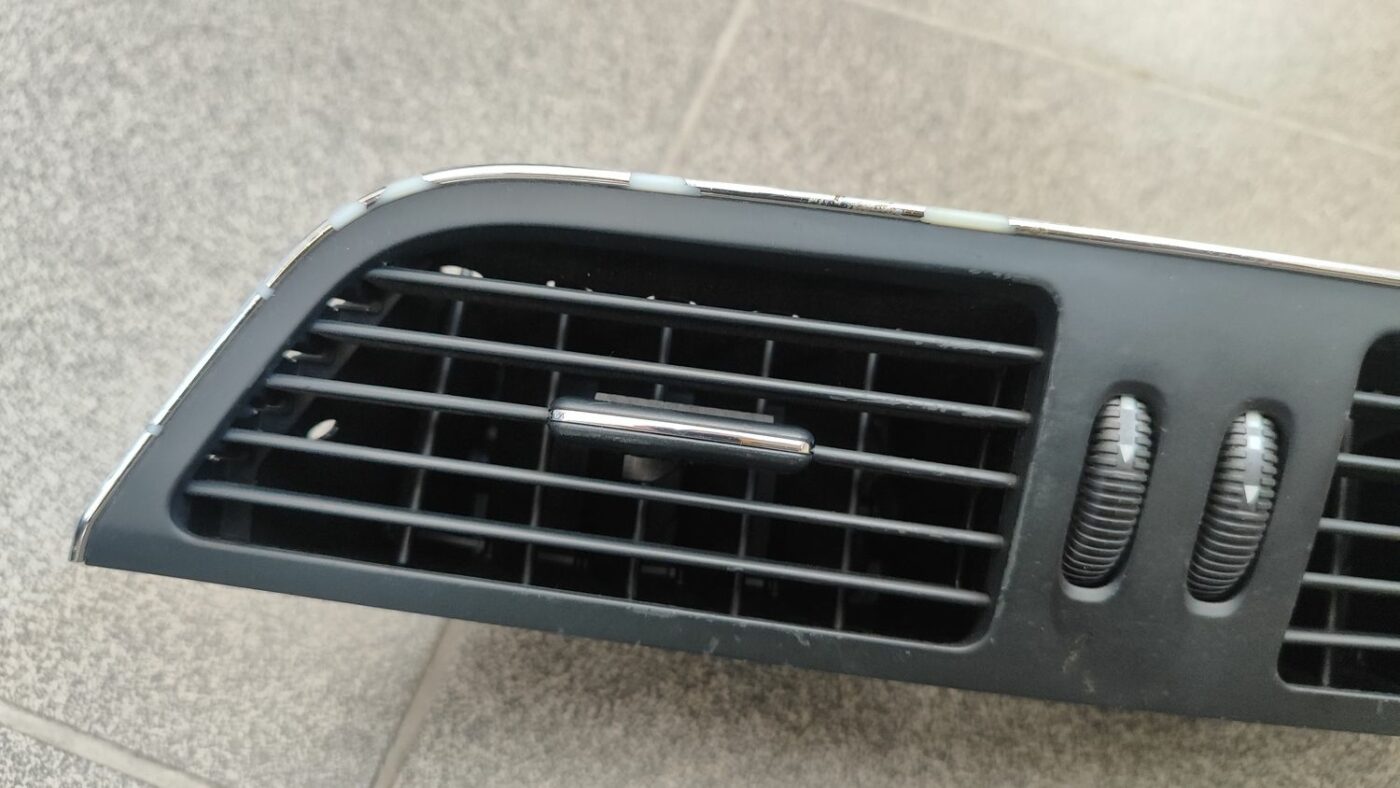 Mērinstrumentu paneļa gaisa vads, centrā priekš MERCEDES BENZ CLS 320 2005 7 Mērinstrumentu paneļa gaisa vads, centrā priekš MERCEDES BENZ CLS 320 2005