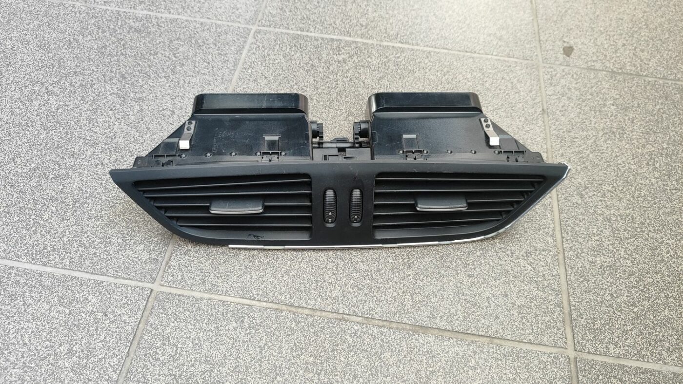 Mērinstrumentu paneļa gaisa vads, centrā priekš MERCEDES BENZ CLS 320 2005 1 Mērinstrumentu paneļa gaisa vads, centrā priekš MERCEDES BENZ CLS 320 2005