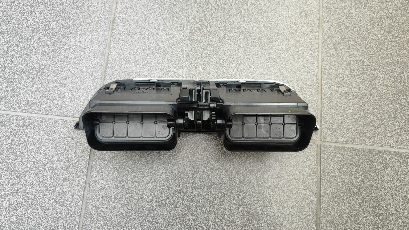 Mērinstrumentu paneļa gaisa vads, centrā priekš MERCEDES BENZ CLS 320 2005 4 Mērinstrumentu paneļa gaisa vads, centrā priekš MERCEDES BENZ CLS 320 2005