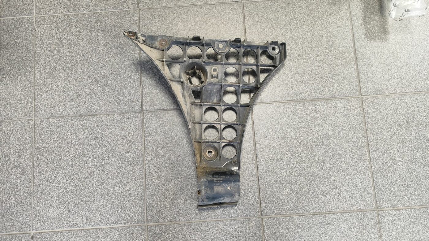 Aizmugurējā spārna un bufera stiprinājums priekš BMW 525 E60 2006 OLIVE 1 Aizmugurējā spārna un bufera stiprinājums priekš BMW 525 E60 2006 OLIVE