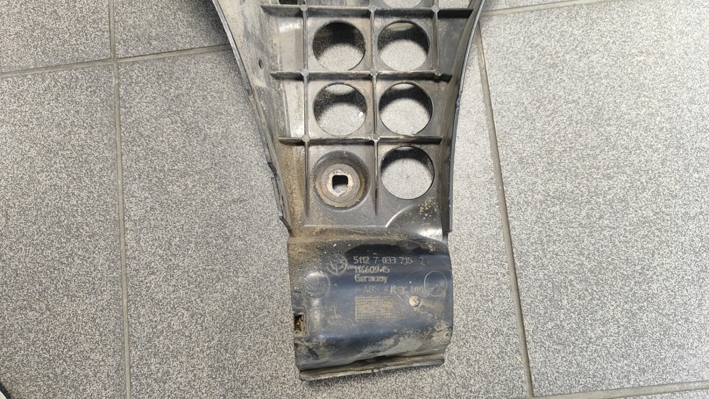 Aizmugurējā spārna un bufera stiprinājums priekš BMW 525 E60 2006 OLIVE 10 Aizmugurējā spārna un bufera stiprinājums priekš BMW 525 E60 2006 OLIVE