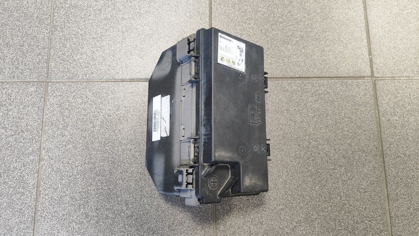 Drošinātāju bloks priekš CHRYSLER GRAND VOYAGER 2004 1 Drošinātāju bloks priekš CHRYSLER GRAND VOYAGER 2004