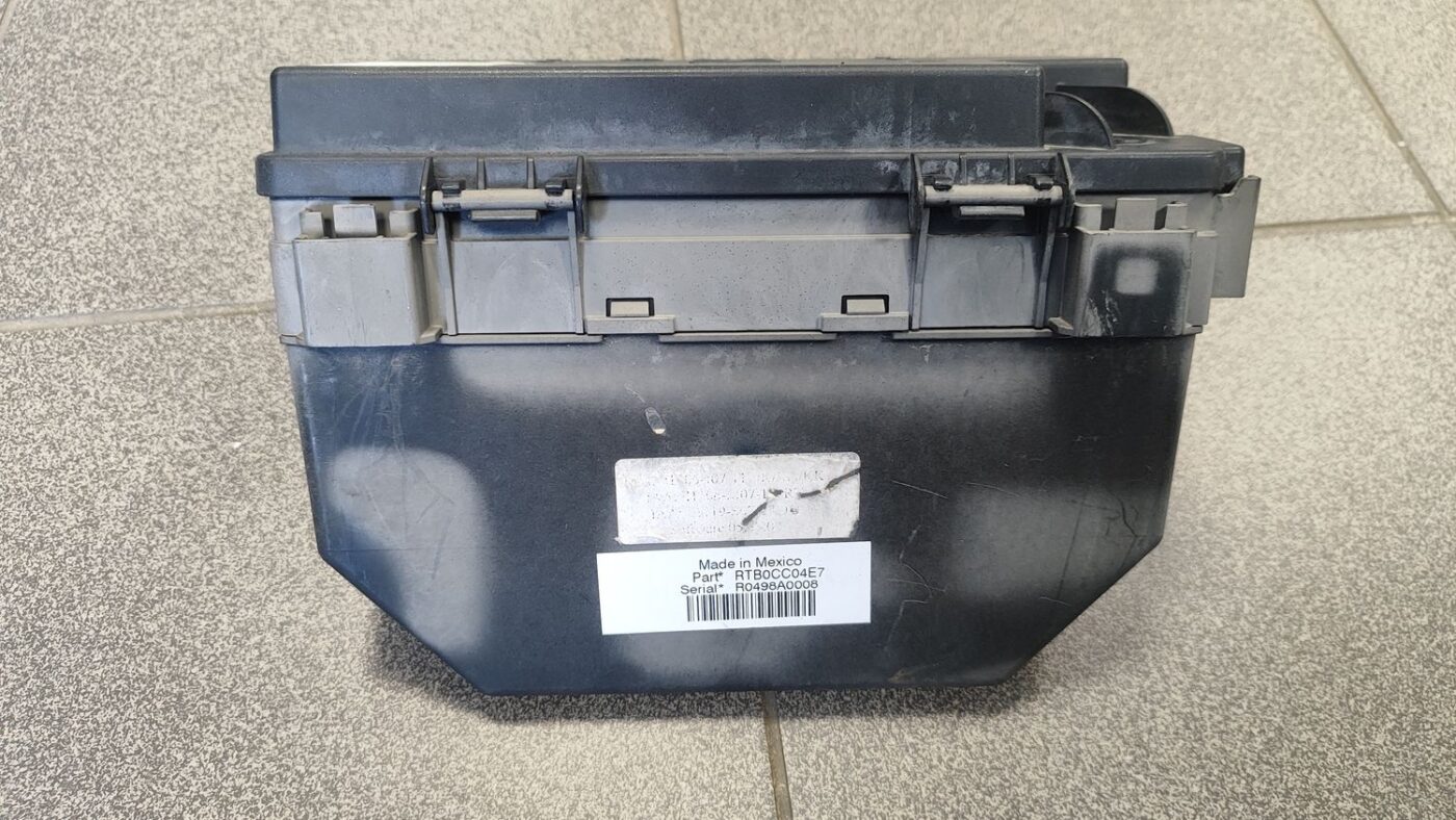 Drošinātāju bloks priekš CHRYSLER GRAND VOYAGER 2004 13 Drošinātāju bloks priekš CHRYSLER GRAND VOYAGER 2004