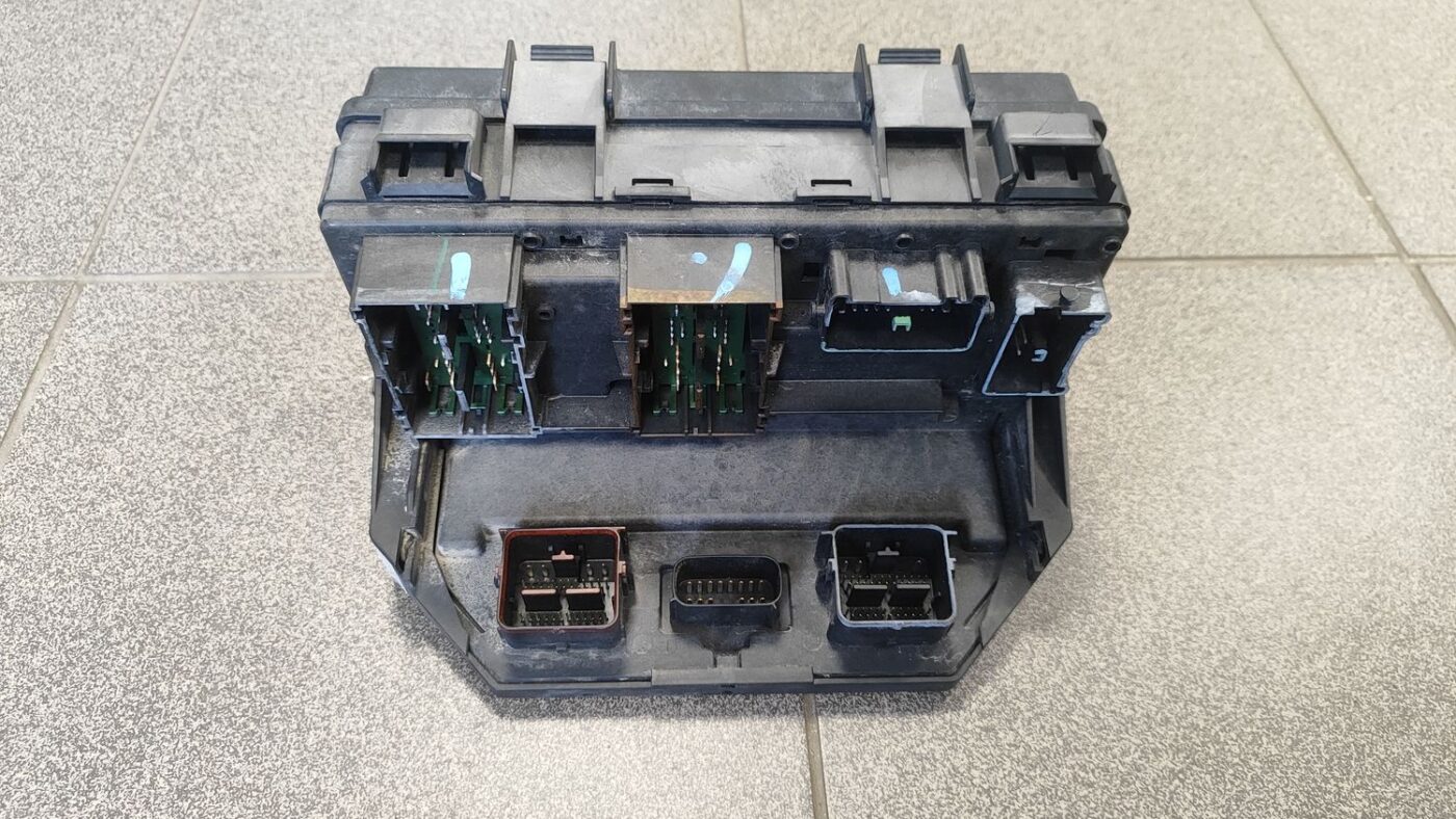 Drošinātāju bloks priekš CHRYSLER GRAND VOYAGER 2004 11 Drošinātāju bloks priekš CHRYSLER GRAND VOYAGER 2004