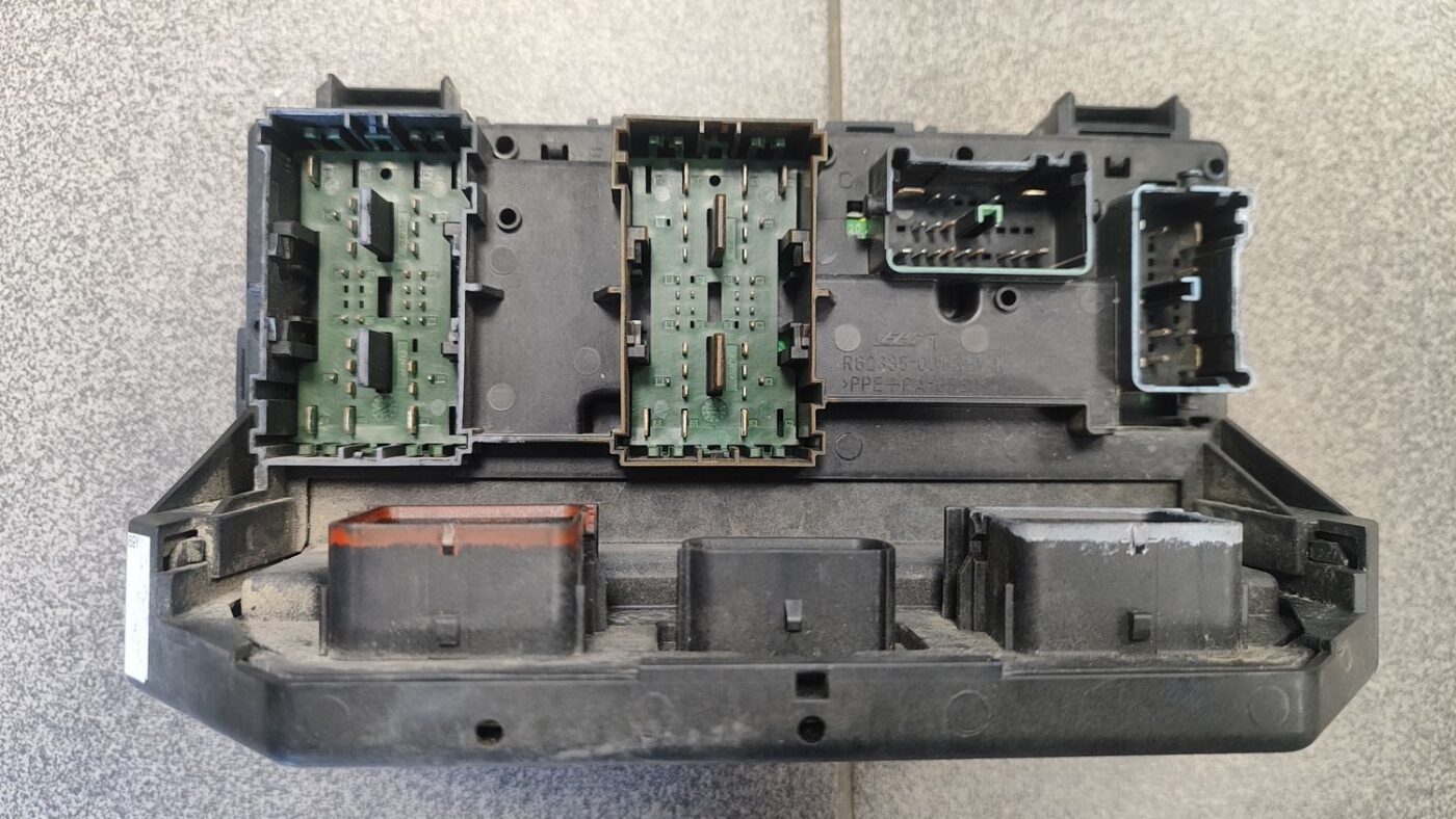 Drošinātāju bloks priekš CHRYSLER GRAND VOYAGER 2004 9 Drošinātāju bloks priekš CHRYSLER GRAND VOYAGER 2004