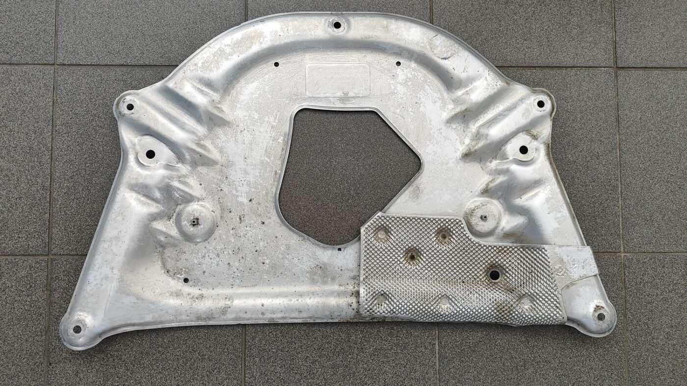 Dzinēja aizsargs priekš BMW 525 E60 2006 OLIVE 3 Dzinēja aizsargs priekš BMW 525 E60 2006 OLIVE