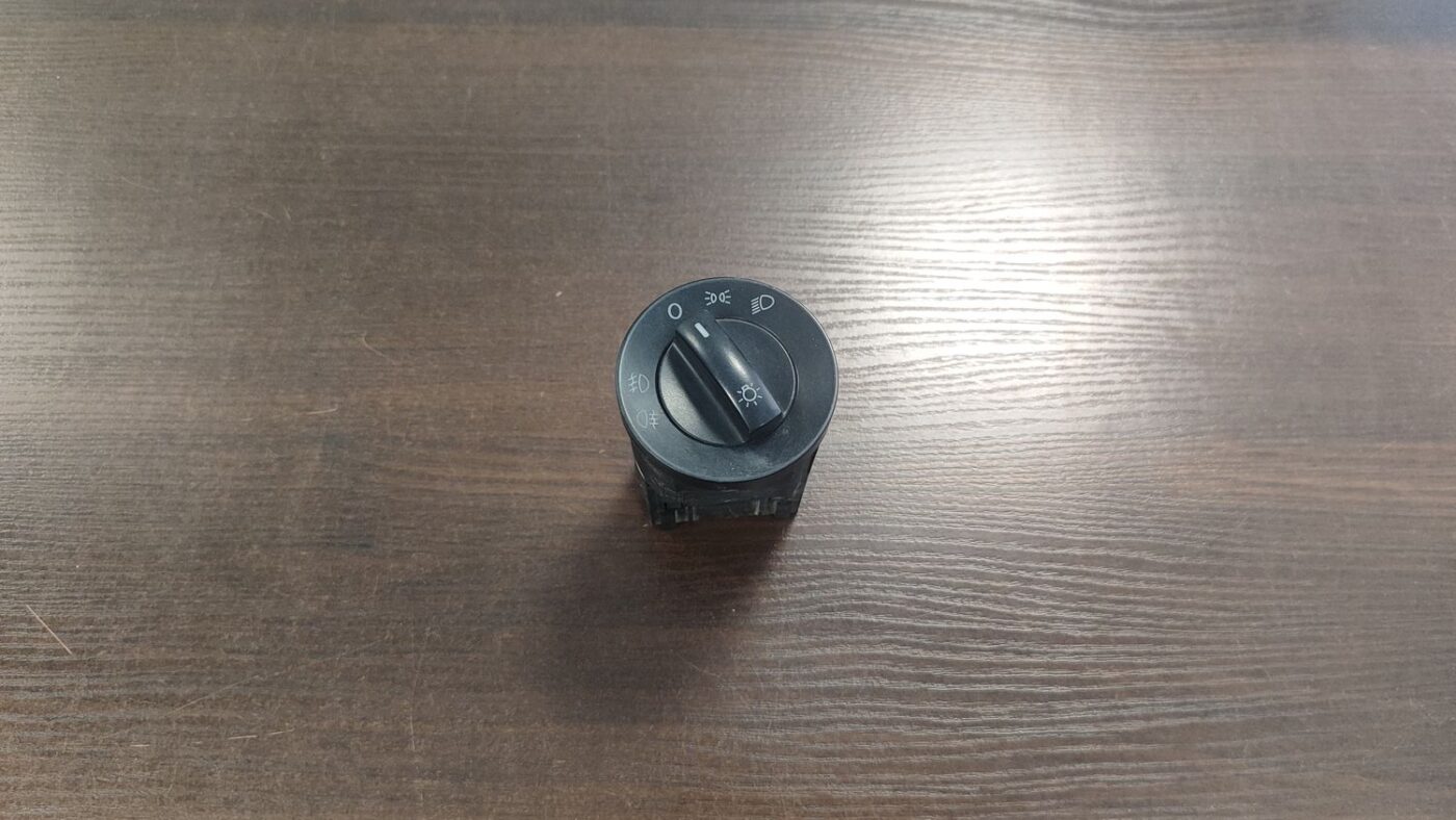 Gaismas slēdzis priekš VW POLO 2008 1 Gaismas slēdzis priekš VW POLO 2008