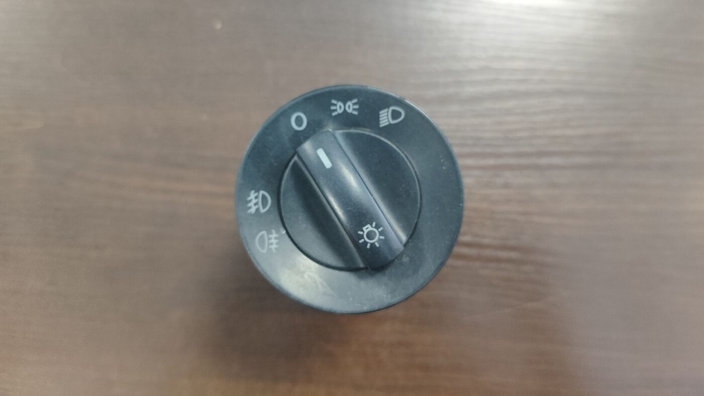 Gaismas slēdzis priekš VW POLO 2008 2 Gaismas slēdzis priekš VW POLO 2008