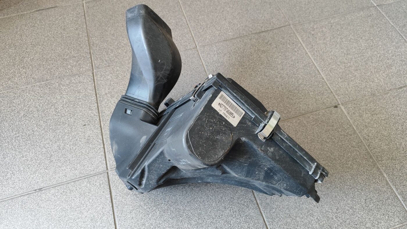 Gaisa filtra korpuss priekš BMW 1 E87 2009 WHITE 7 Gaisa filtra korpuss priekš BMW 1 E87 2009 WHITE