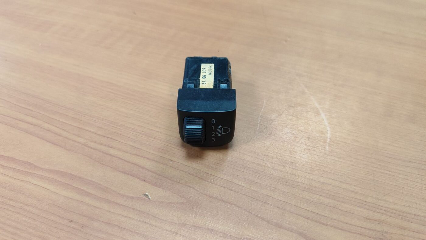 Lukturu augstuma regulēšanas poga priekš SAAB 9-5 1999 1 Lukturu augstuma regulēšanas poga priekš SAAB 9-5 1999