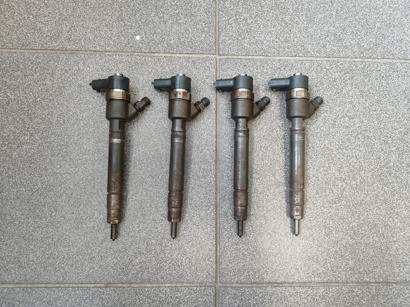 Degvielas smidzinātājs priekš VOLVO S80 2007 GREY 1 Degvielas smidzinātājs priekš VOLVO S80 2007 GREY