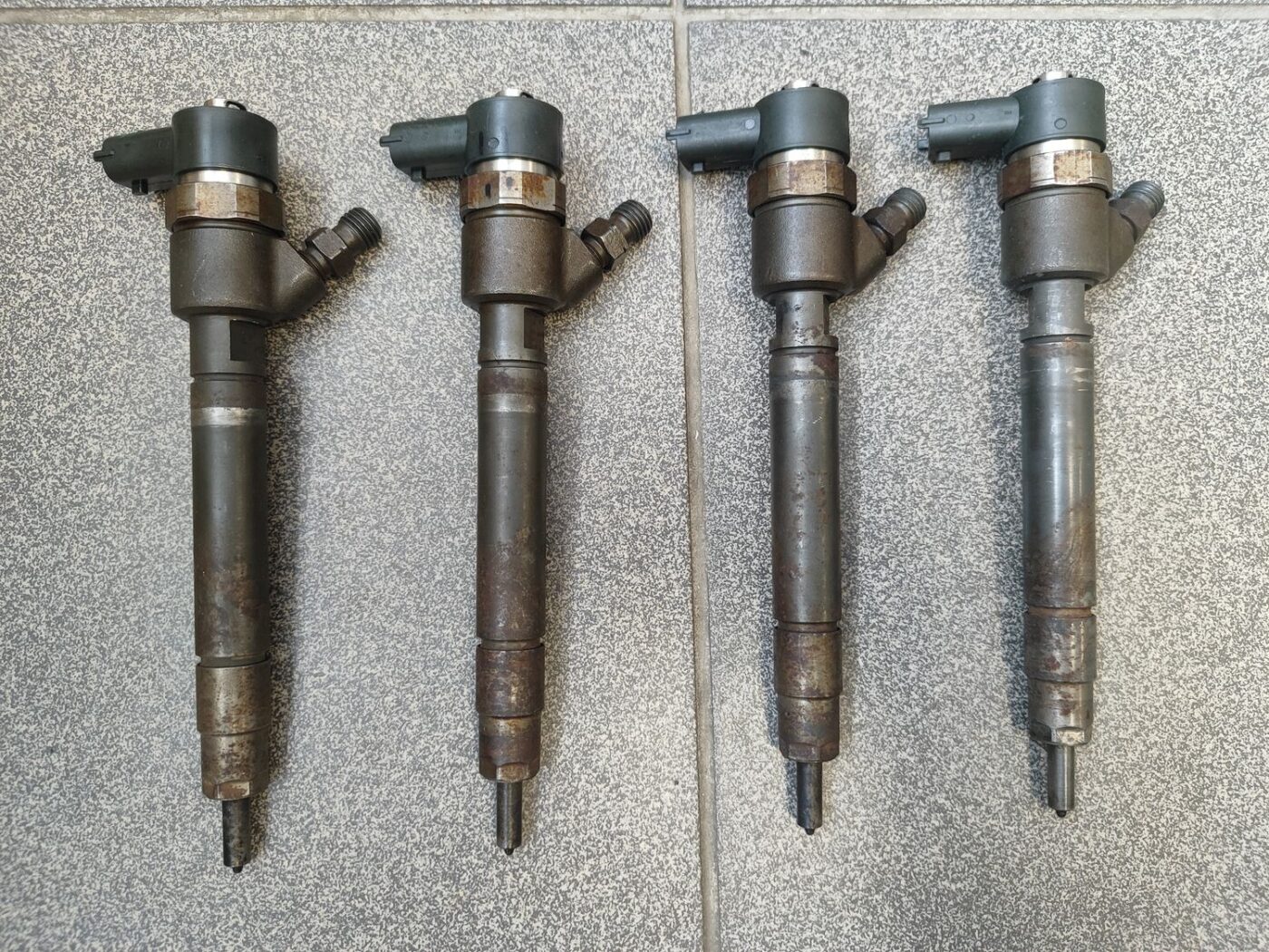 Degvielas smidzinātājs priekš VOLVO S80 2007 GREY 2 Degvielas smidzinātājs priekš VOLVO S80 2007 GREY