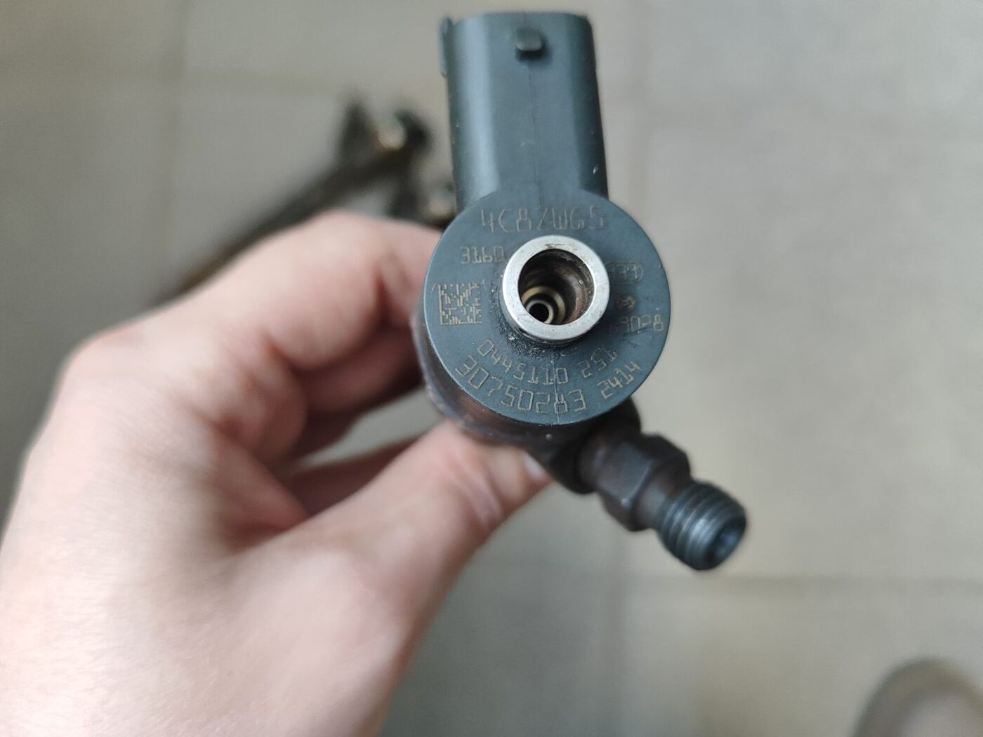 Degvielas smidzinātājs priekš VOLVO S80 2007 GREY 6 Degvielas smidzinātājs priekš VOLVO S80 2007 GREY