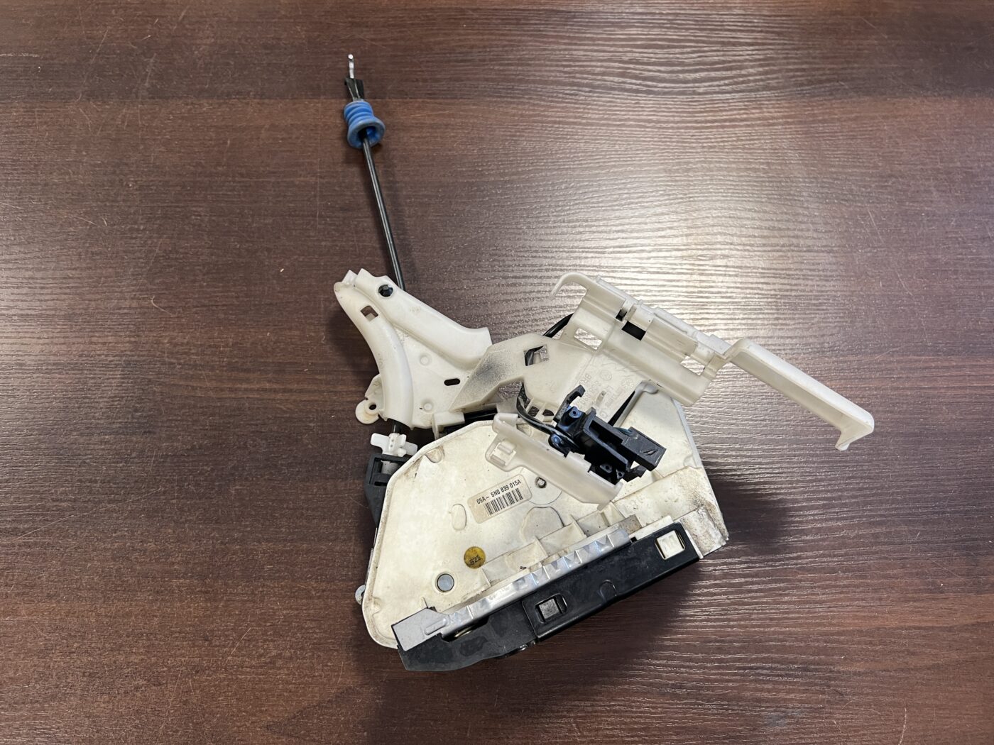 Aizmugurējo kreiso durvju slēdzene priekš VW PASSAT CC 2009 5 Aizmugurējo kreiso durvju slēdzene priekš VW PASSAT CC 2009