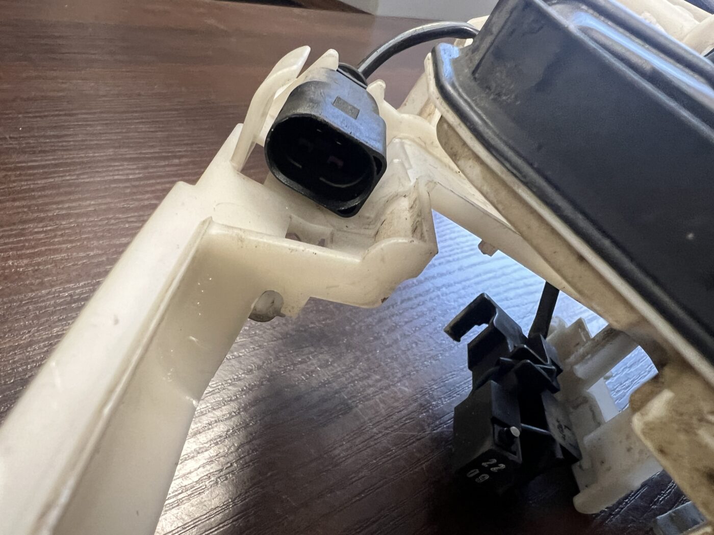 Aizmugurējo kreiso durvju slēdzene priekš VW PASSAT CC 2009 3 Aizmugurējo kreiso durvju slēdzene priekš VW PASSAT CC 2009