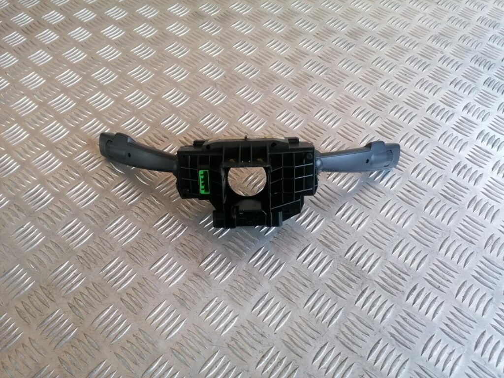 Stūres statnes slēdzis priekš VOLVO C30 2008 SILVER 2 Stūres statnes slēdzis priekš VOLVO C30 2008 SILVER