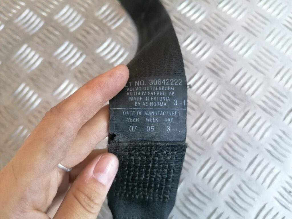 Priekšējā kreisā drošības josta priekš VOLVO C30 2008 SILVER 3 Priekšējā kreisā drošības josta priekš VOLVO C30 2008 SILVER